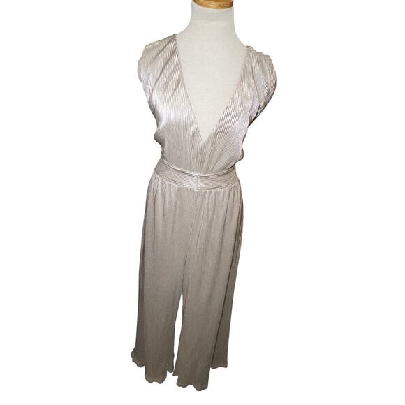 Lulus Silver Metallic Pleated Jumpsuit NWT Sleeveless Plunge V-Neck Wide Leg - Picture 7 of 15